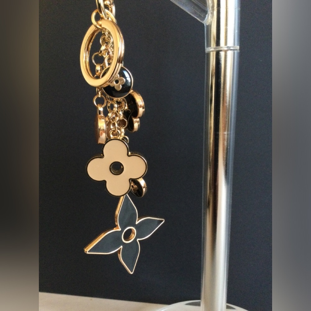 Charm Keychain with Cream and Black Enamel